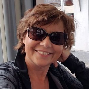 Meet your Posher, Iris